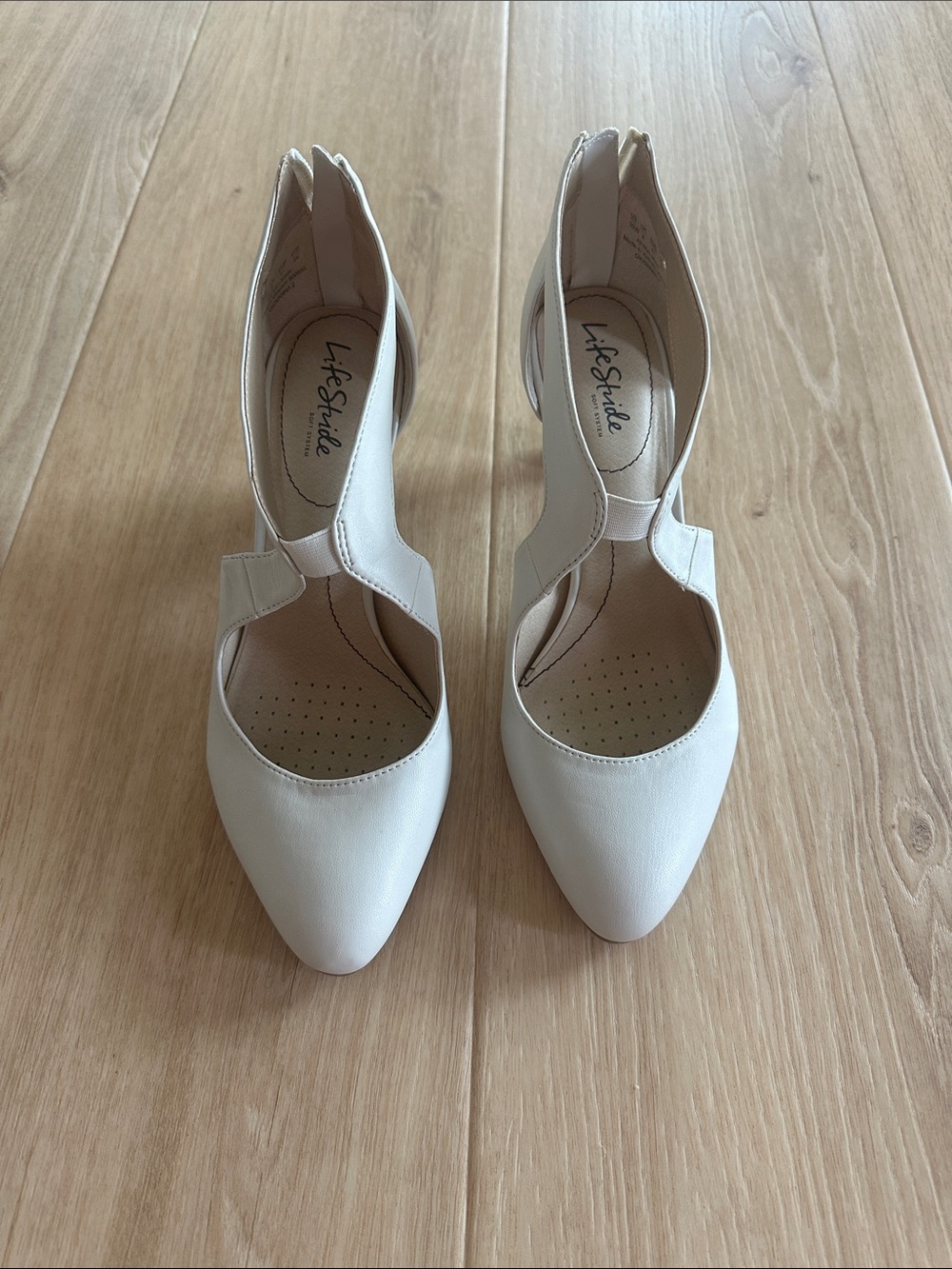Life Stride Bone Color Heels